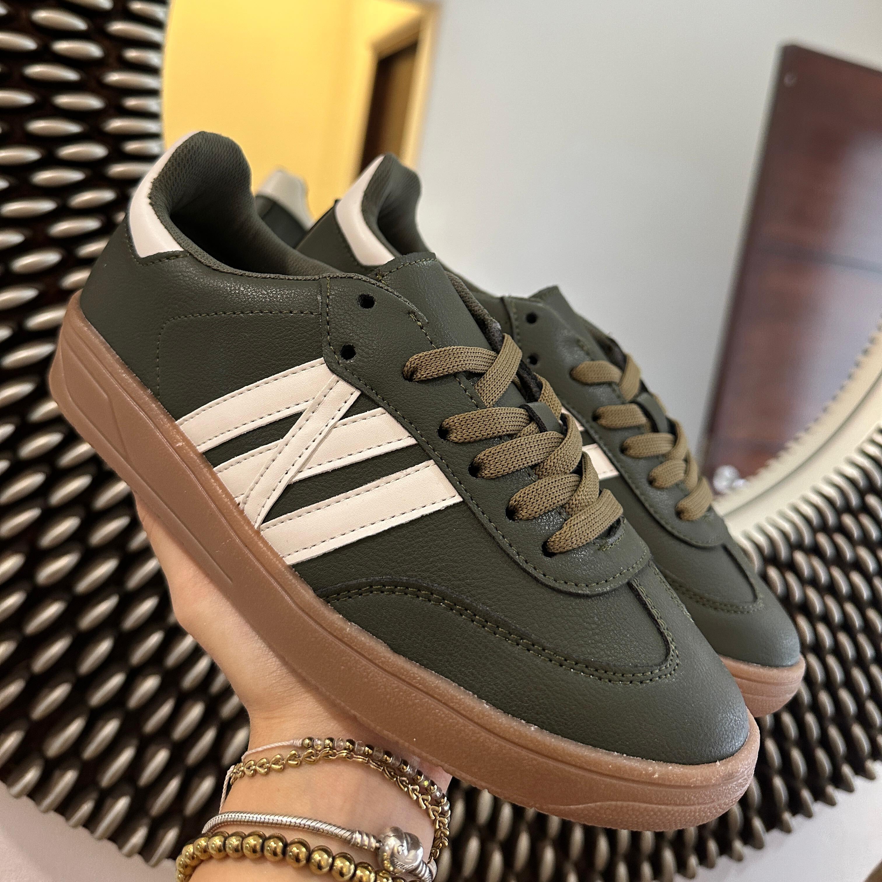 TENIS VERDE OLIVO