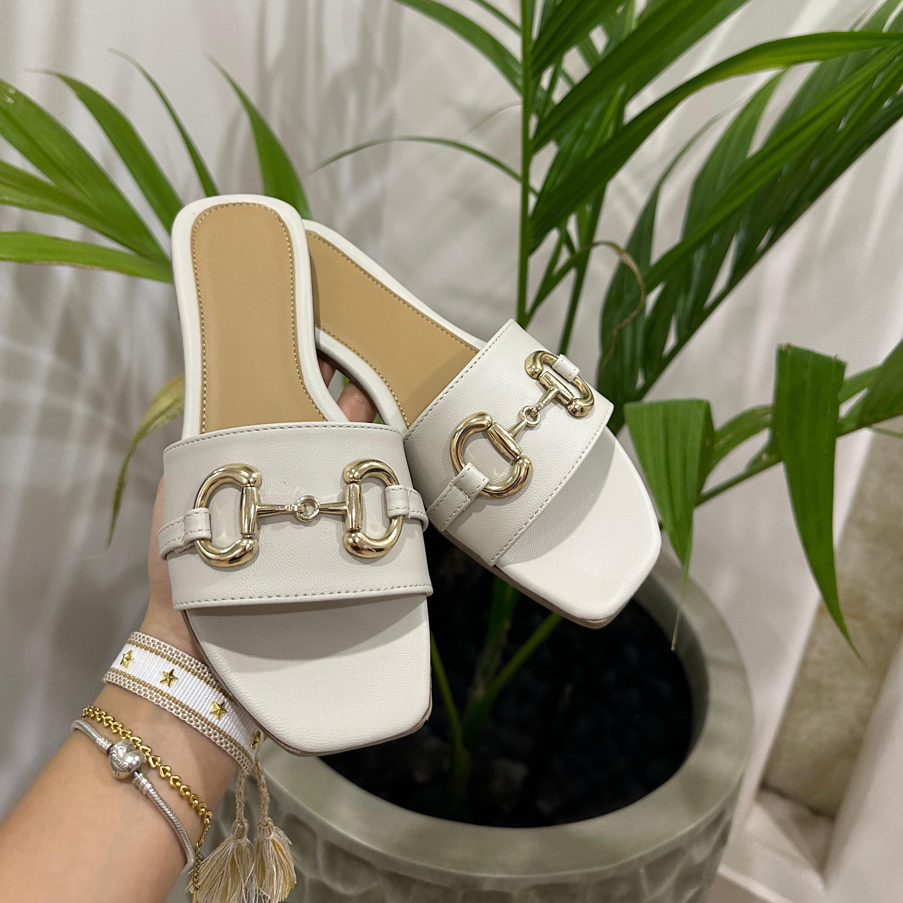 SANDALIAS HERRAJE HUESO