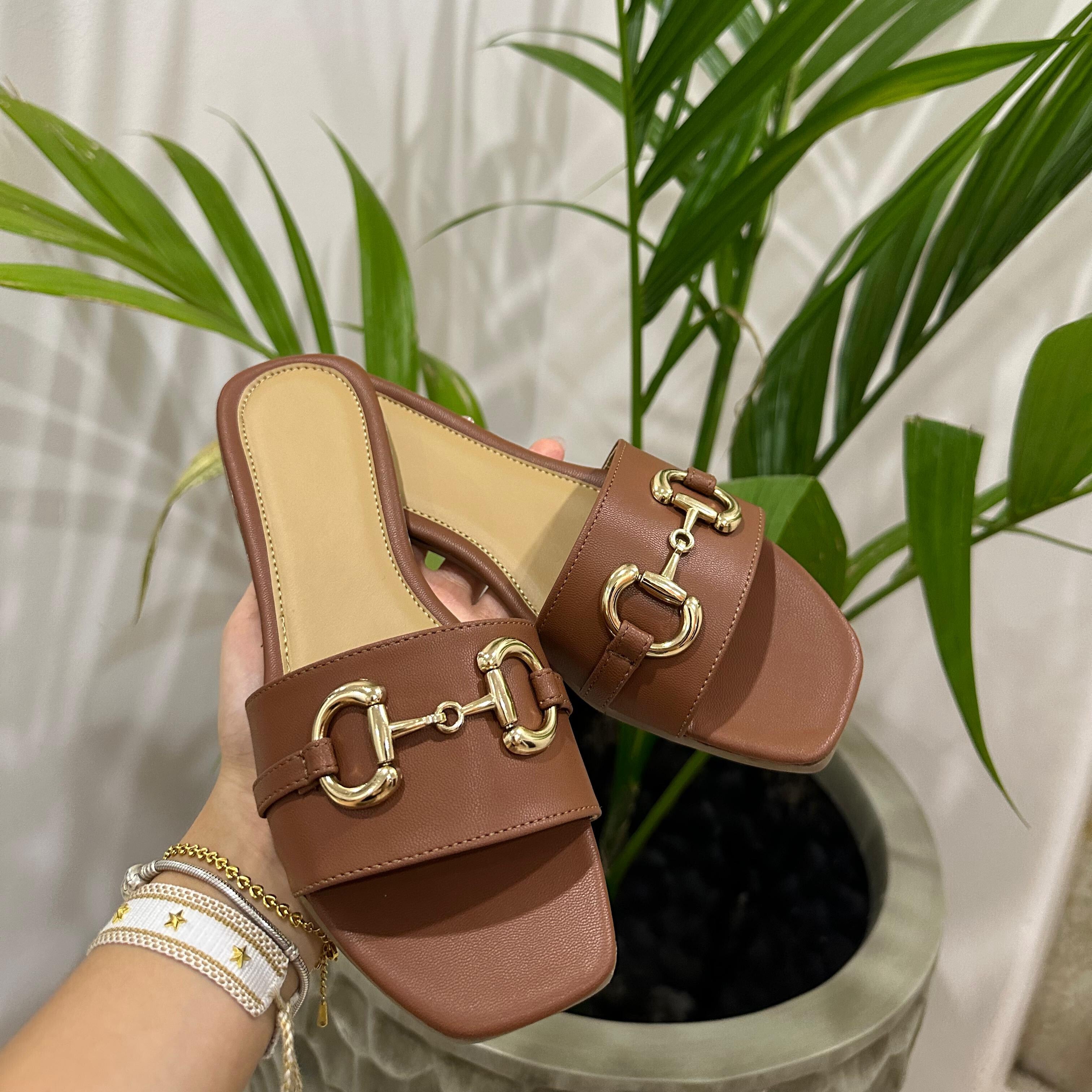 SANDALIAS CAFÉ HERRAJE