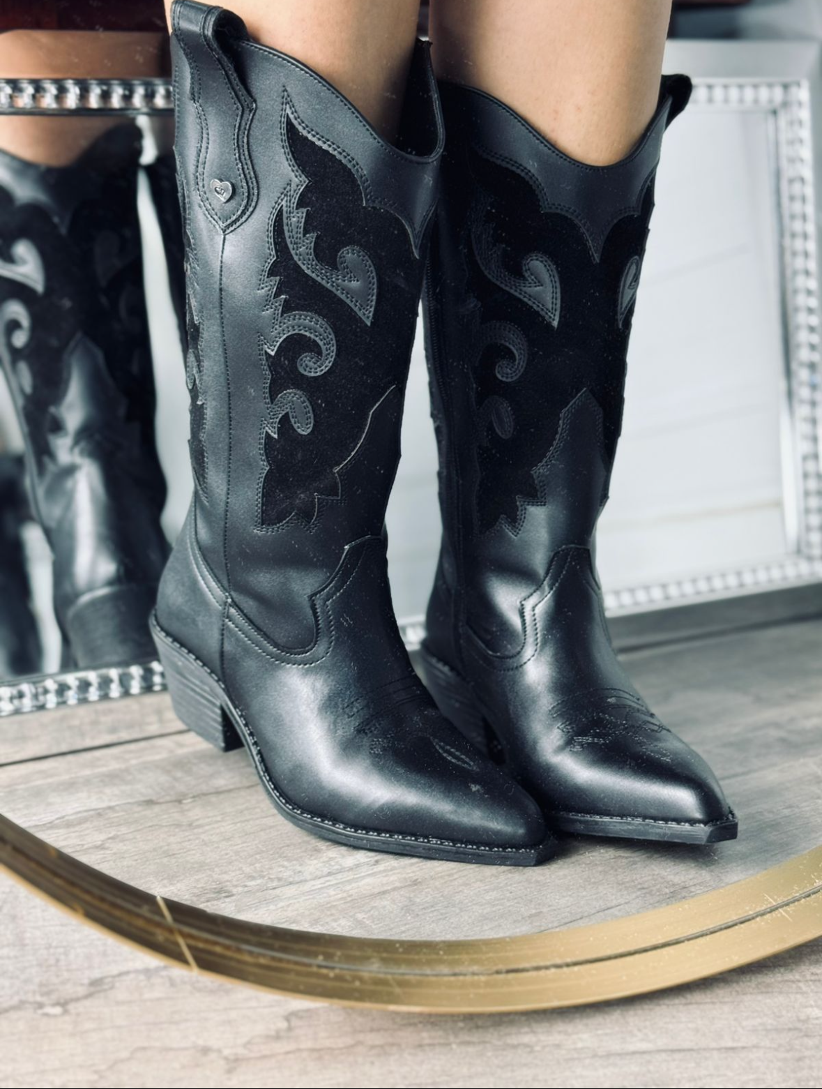 Bota vaquera NEGRA con gamuza