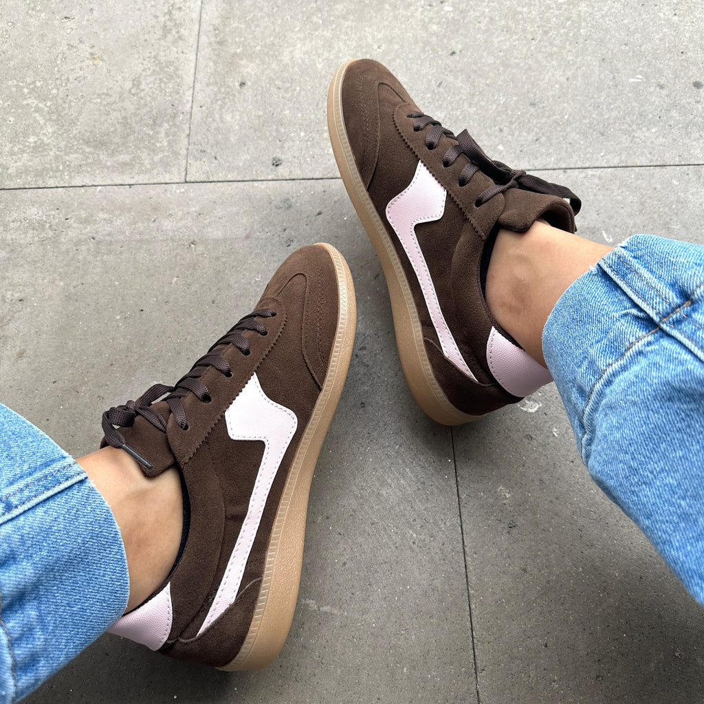 TENIS CHOCOLATE CON ROSA SUELA DELGADA